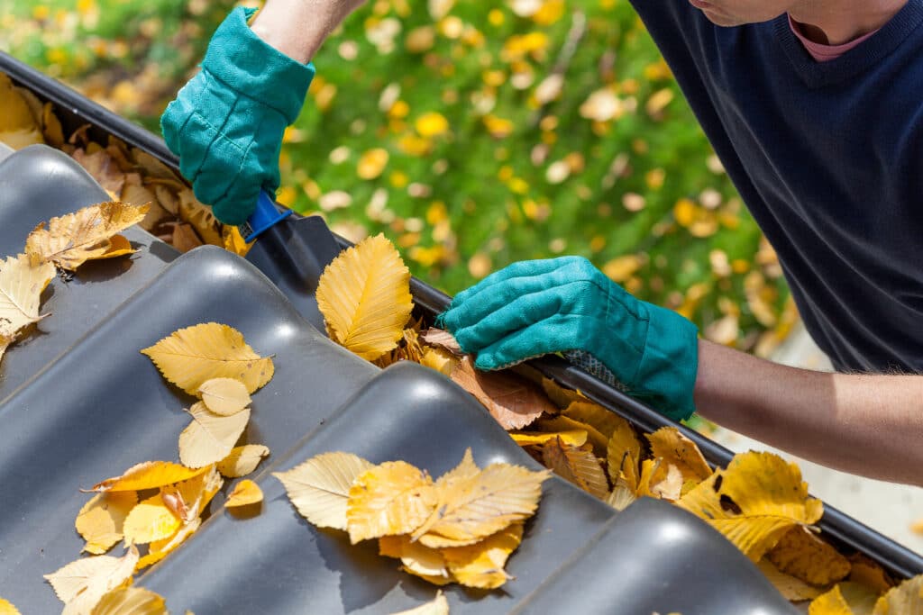 Gutter cleaning in Woodway, TX